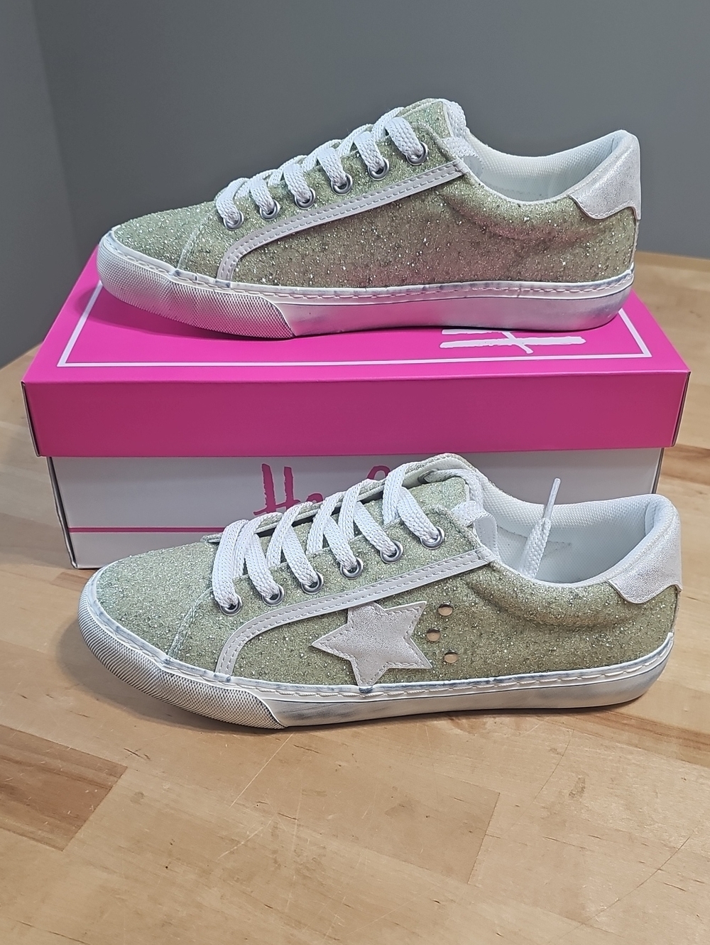 ​Hey Girl by Corkys Big Dipper Light Green Glitter Star Sneakers NIB Size 9